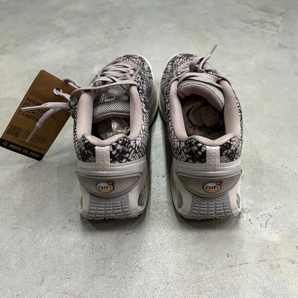 Nike Wmn's SIze 7 Air Max DN PRM Snakeskin Light Orewook Brown HF5512 200 - New - Picture 2 of 7